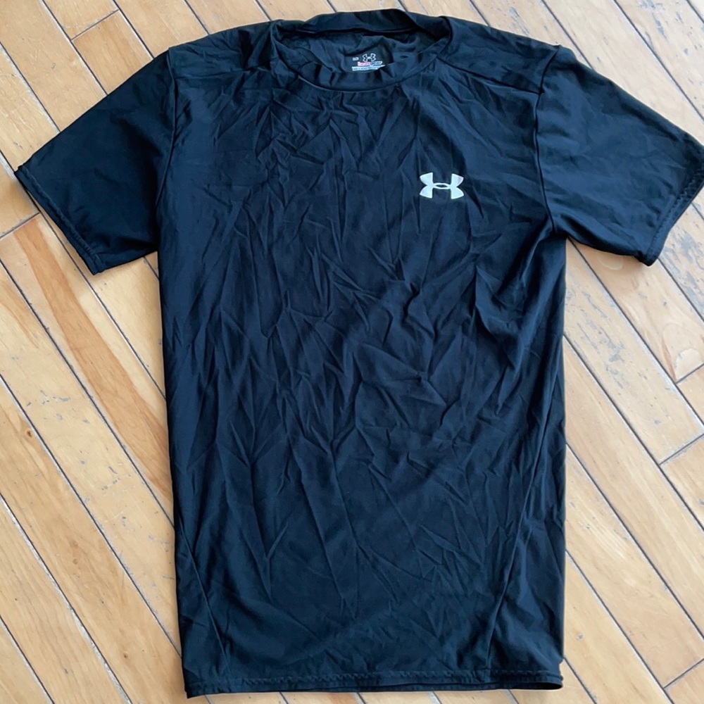 Men’s Under  Armour heat gear shirt.